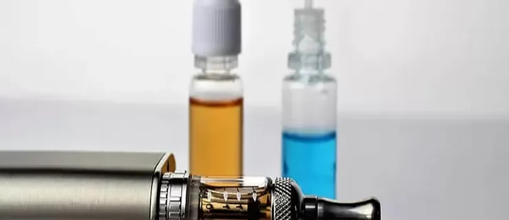e-liquid drops and e-cigarette